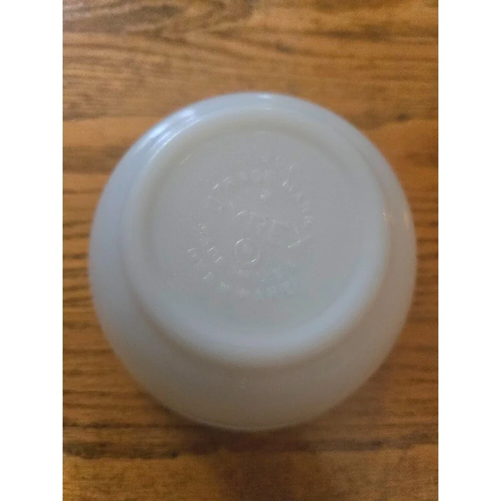 Vintage 50’s PYREX 401 Opal White Glass Mixing Nesting Bowl 16 Oz